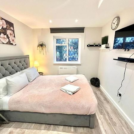Heathrow Guest House - Oakway Feltham Bagian luar foto