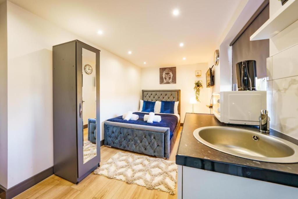 Heathrow Guest House - Oakway Feltham Bagian luar foto