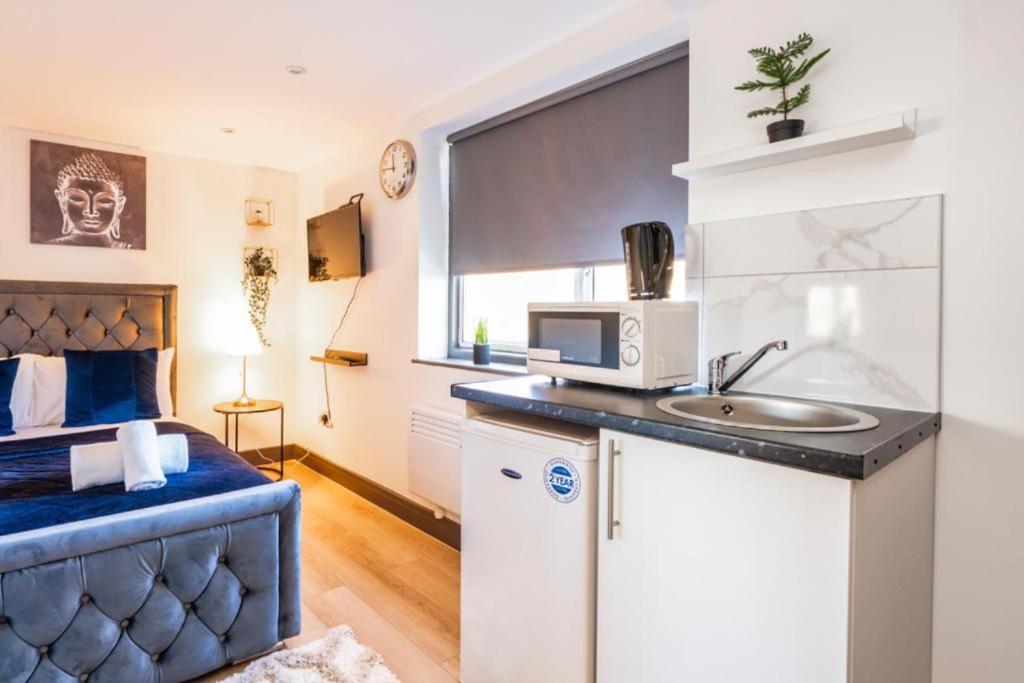 Heathrow Guest House - Oakway Feltham Bagian luar foto