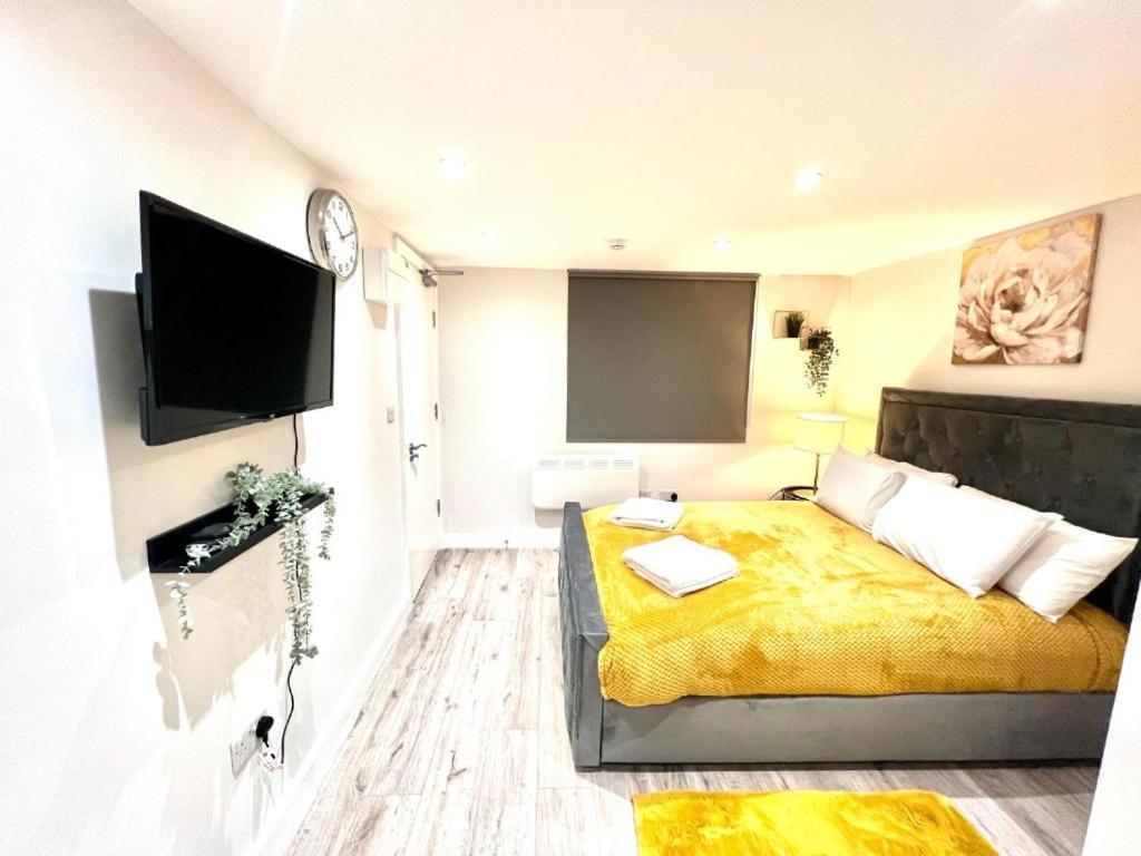 Heathrow Guest House - Oakway Feltham Bagian luar foto