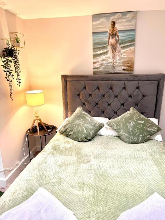 Heathrow Guest House - Oakway Feltham Bagian luar foto